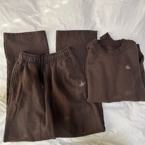 ALO Yoga Accolade sweat set in brown